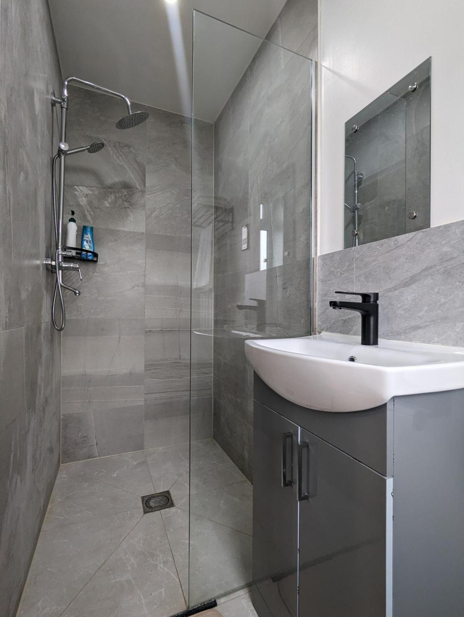 Near City Centre Private Bath Free Parking