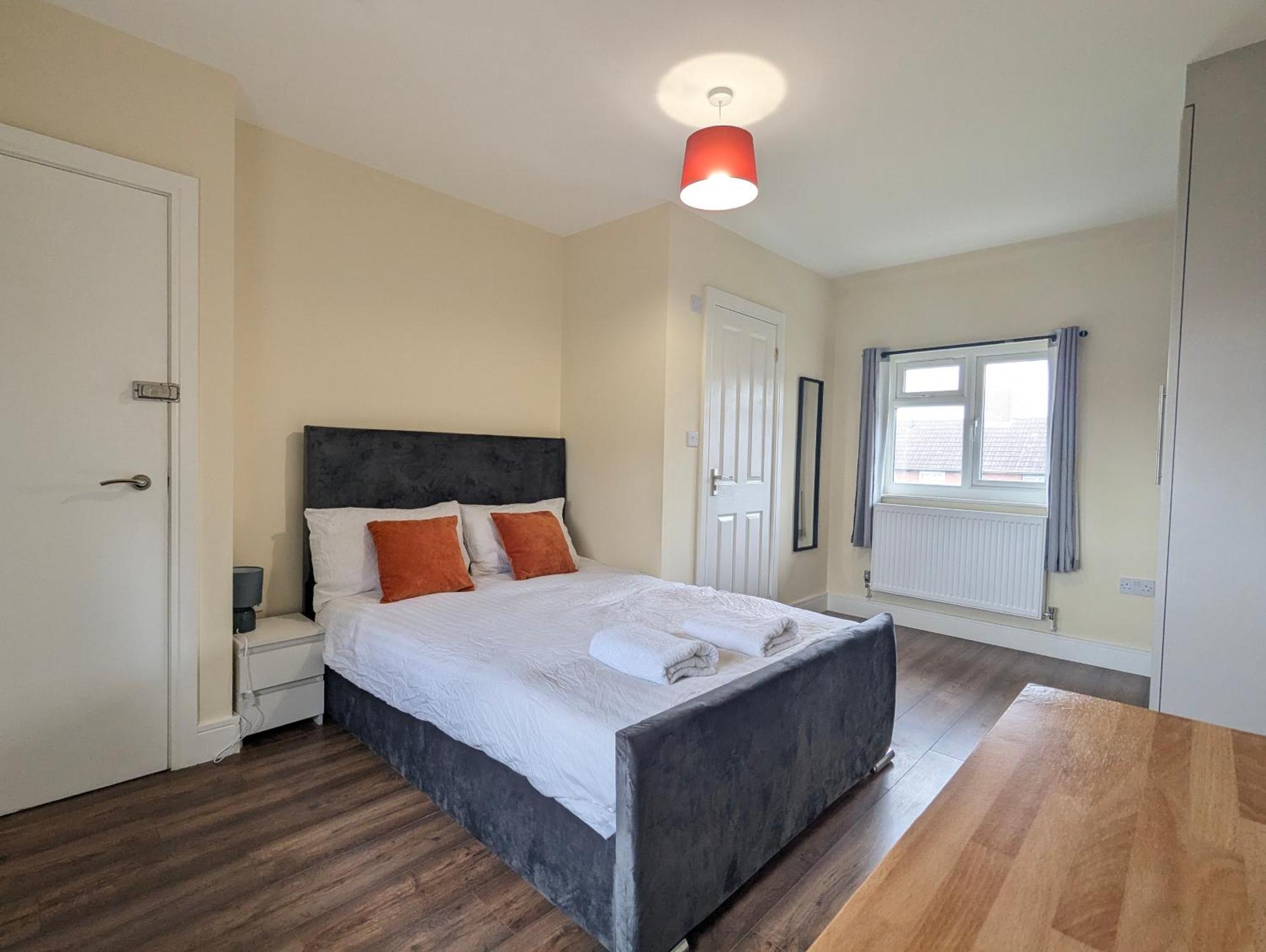 Holiday home Near City Centre Private Bath Free Parking *